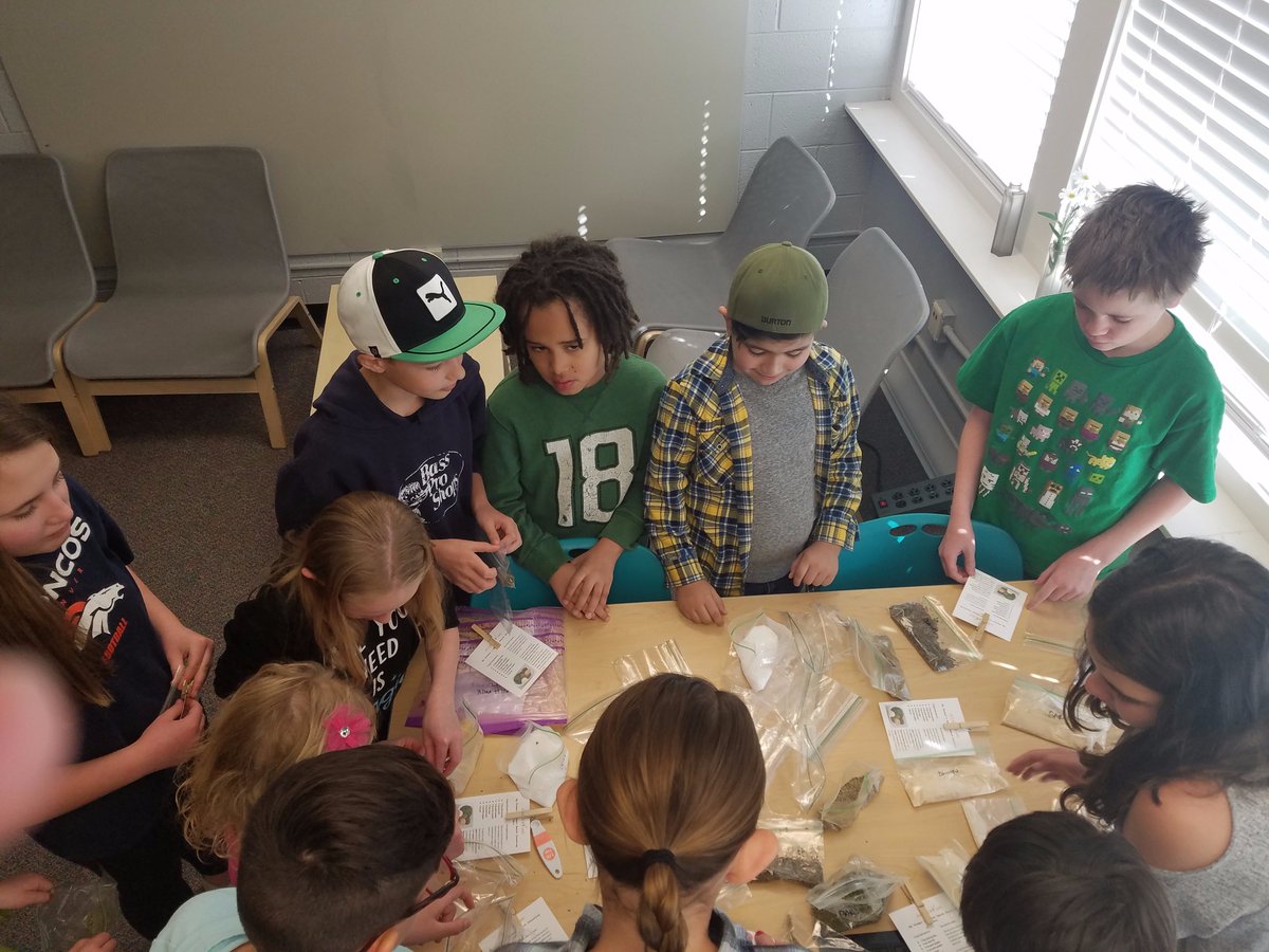 eDCSD's tweet photo. Elementary students at Blended made delicious oat date muffins and then did some painting! https://t.co/H06aWlAgrU