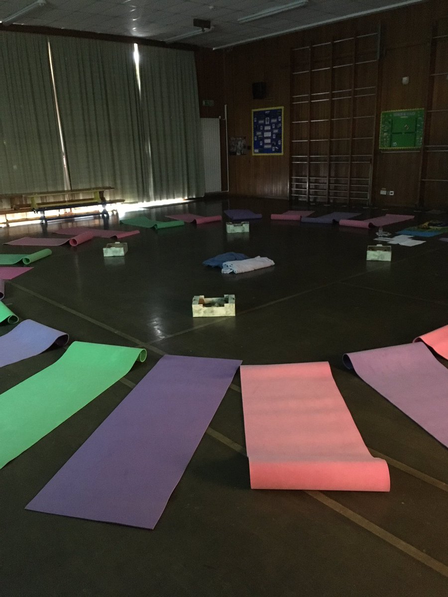 SSPSutton's tweet photo. #mindfullness Y6 workshop 4/7/8 #TaiChi #transitionalphase #dottodot #colouringin #touchandtexture #westbourne #primaryschool #Sutton #relax https://t.co/MnlE9POWUk
