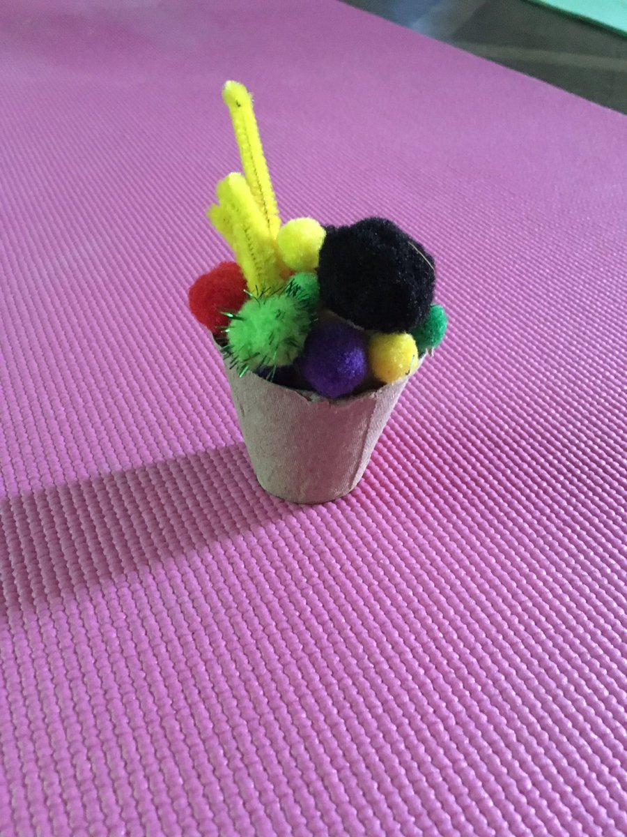 SSPSutton's tweet photo. #mindfullness Y6 workshop 4/7/8 #TaiChi #transitionalphase #dottodot #colouringin #touchandtexture #westbourne #primaryschool #Sutton #relax https://t.co/MnlE9POWUk