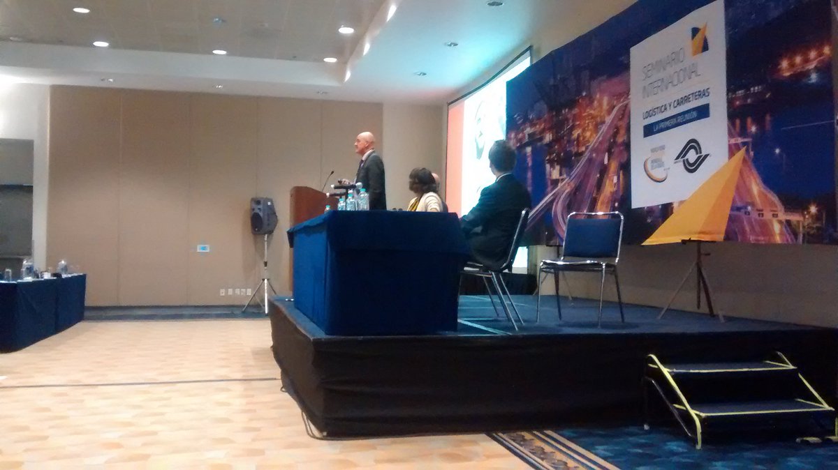 SeminarioPIARC's tweet photo. Jonathan James nos habla sobre "Política de Transporte de Carga en los Emiratos Árabes Unidos" 

#SeminarioPiarc https://t.co/bqoUOZ1Liu