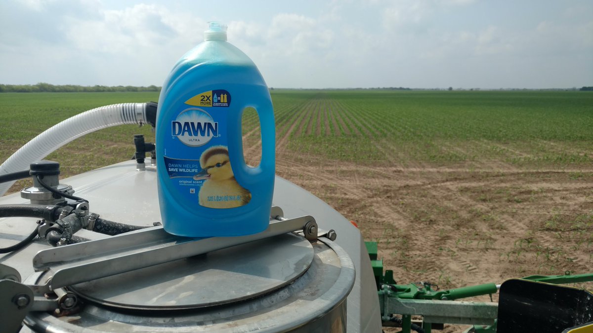 bigaljack's tweet photo. 4500 acres of spraying atrazine without cleaning a strainer yet. You know the drill. #5secondsqueeze https://t.co/lslxaepXVS