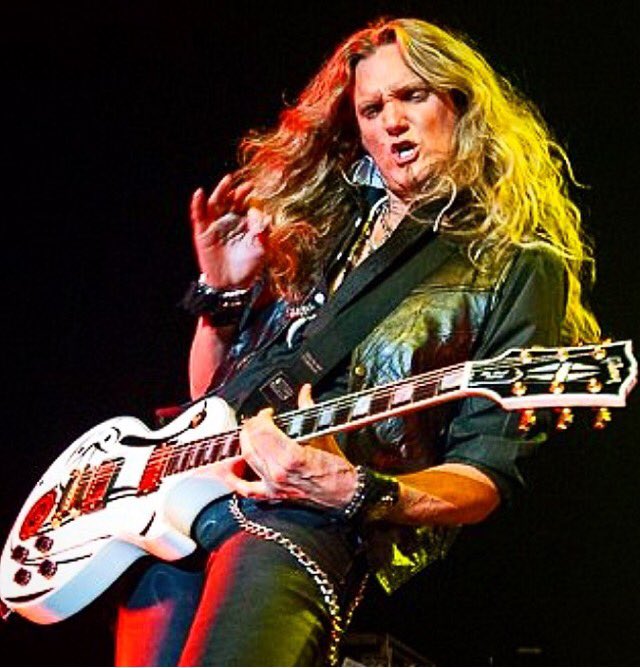 HoekstraMagic's tweet photo. #SayGoodbyeToTheSun #JoelHoekstra13 #DyingToLive #TuesdayTune Happy day everyone! πππΆπΈ https://t.co/inFtn663E0 https://t.co/62VXVuCz1o