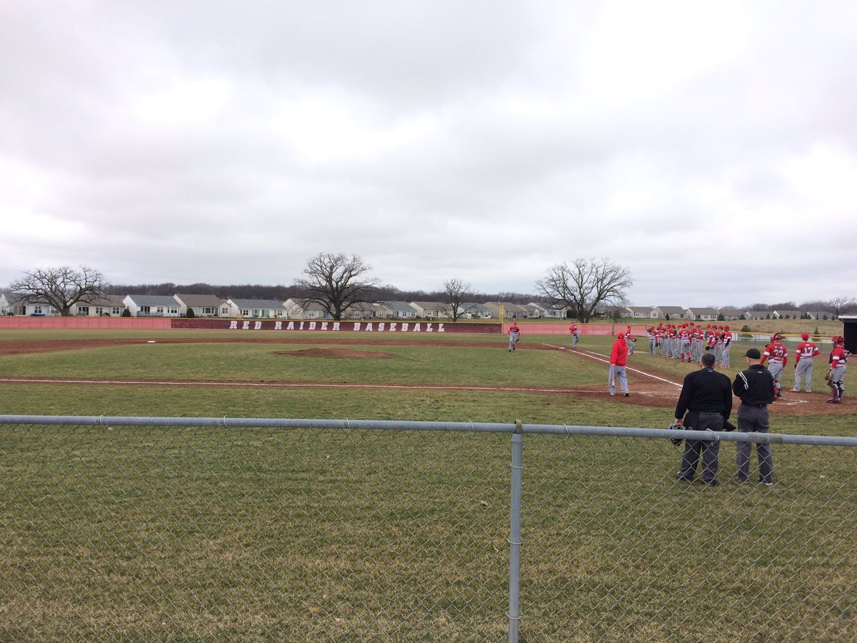 sean_hammond's tweet photo. Some daytime baseball. Palatine at Huntley starts in about 5 minutes. https://t.co/gRlNMXCZPm