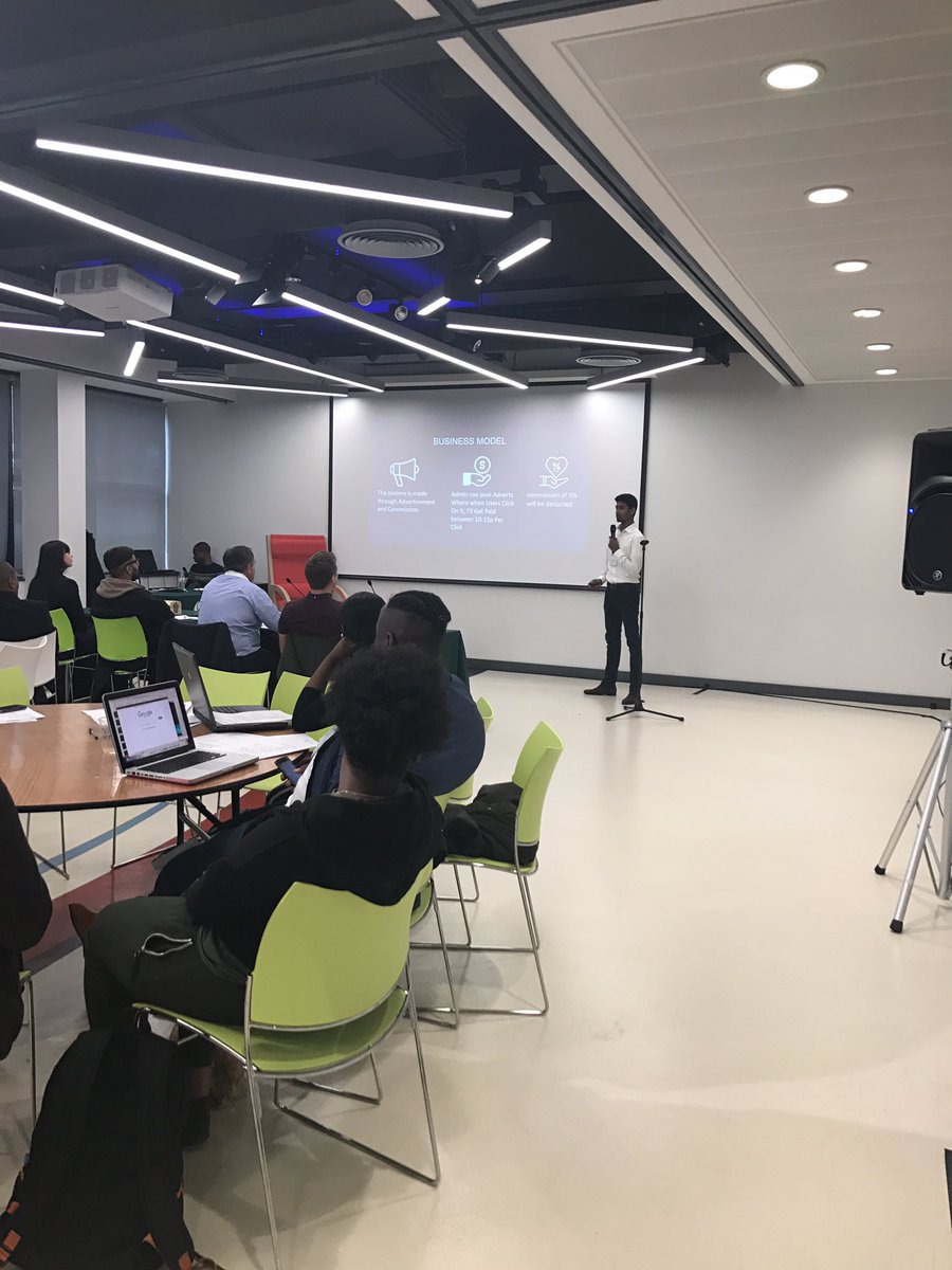 Mohammed Anas is pitching <a href="/Gradnetapp/">Gradnet</a> at Bucks Dragons Den! Come down and check him out @BucksNewUni