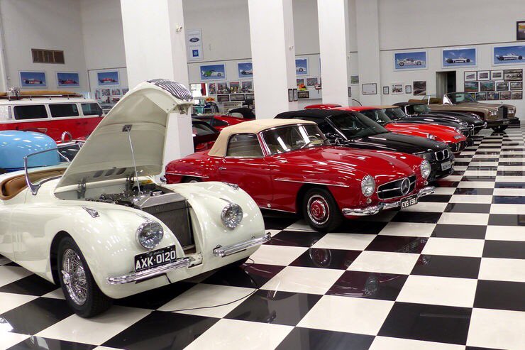 Vc não está vendo uma loja de carros extraordinários de coleção milionária. É só parte da garage da mansão do Nelson Piquet... | Milton Neves | Scoopnest