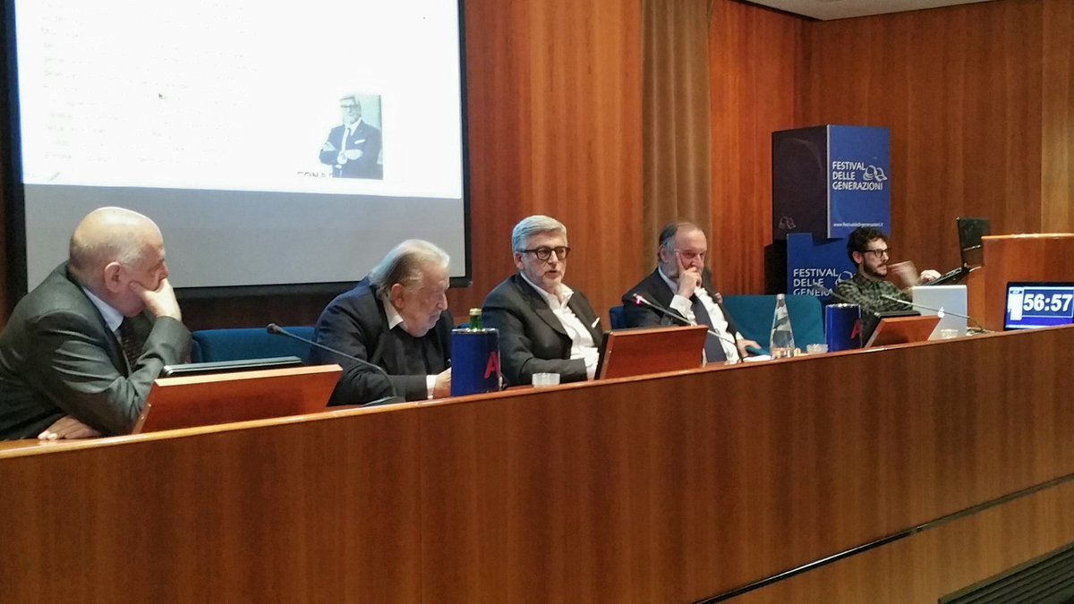 generazionifest's tweet photo. "Generazioni senza frontiere": il @FestCrescita incontra il #generazionifest in un dibattito sulla relazione virtuosa tra nonni e nipoti. https://t.co/iCVPMXNKEN