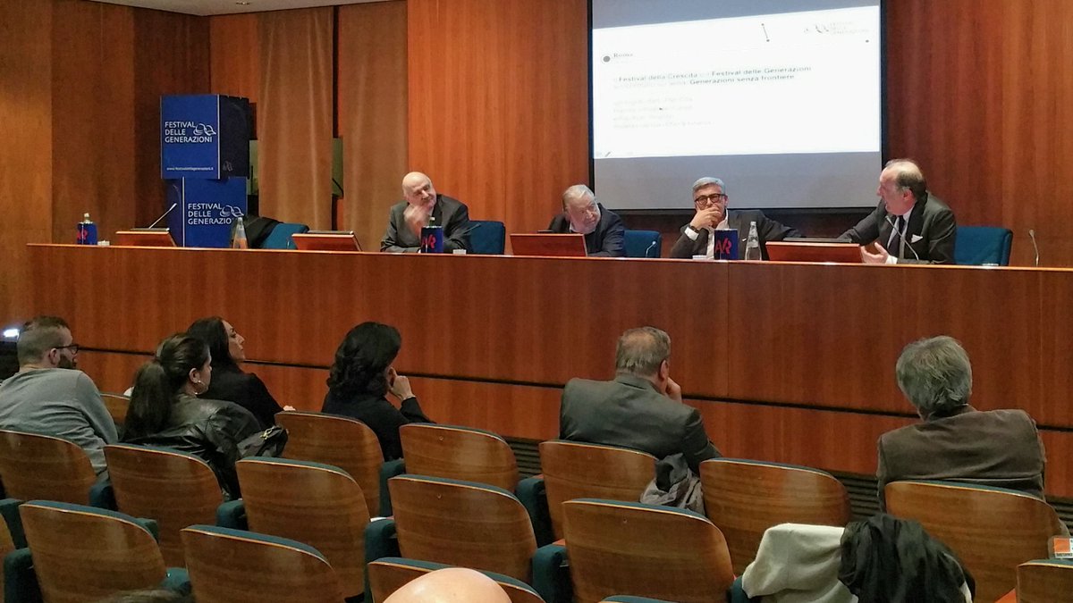 generazionifest's tweet photo. "Generazioni senza frontiere": il @FestCrescita incontra il #generazionifest in un dibattito sulla relazione virtuosa tra nonni e nipoti. https://t.co/iCVPMXNKEN