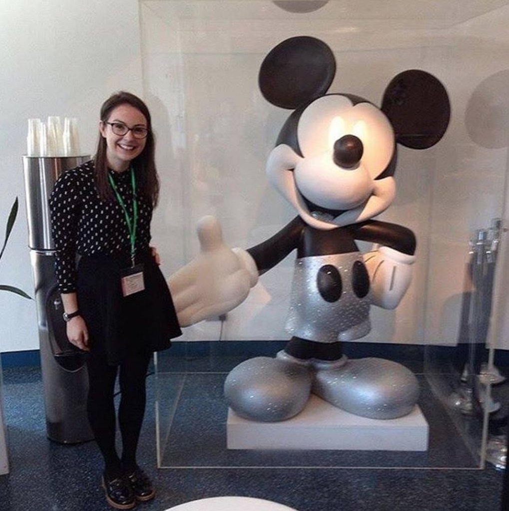 Mickey is here to lend a helping hand.... #lifeatdisney #disneyjobs💫✨