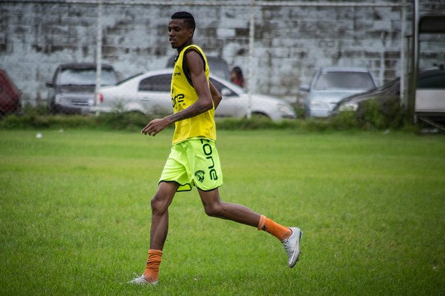duquedecaxias's tweet photo. Imagens do nosso treino da manhã no @Est_Marrentao, o primeiro com bola.

📷 @andersondslima/@AgenciaAMS 

#VamosDuque 🔷🔶 https://t.co/QoySeYj7tG