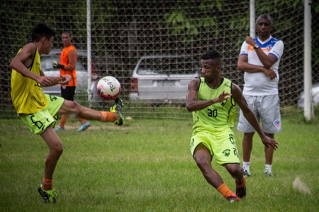 duquedecaxias's tweet photo. Imagens do nosso treino da manhã no @Est_Marrentao, o primeiro com bola.

📷 @andersondslima/@AgenciaAMS 

#VamosDuque 🔷🔶 https://t.co/QoySeYj7tG