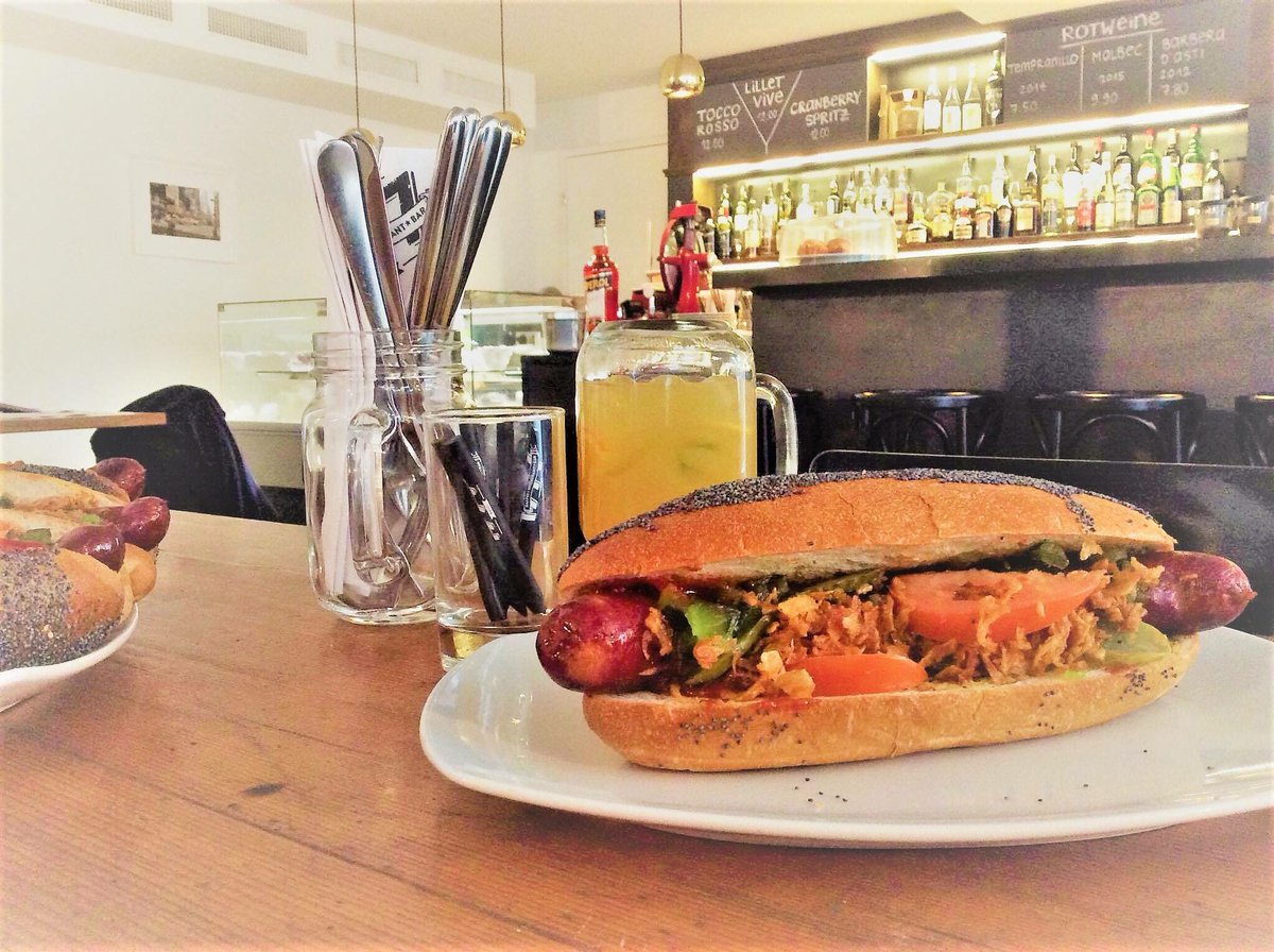 Vom Lieblingsmitarbeiteressen ins Angebot. Unser Team hat den 1777 Hot Dog für Dich kreiert. #team #ThankYou #1777 #baselcity #welcome