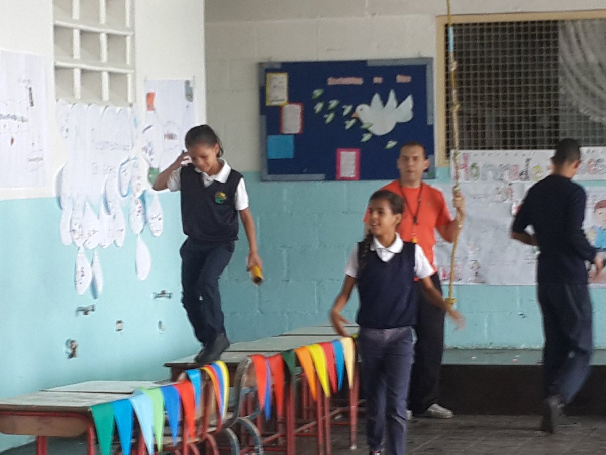 rufes1969's tweet photo. U.E.E. Las Minas actividad deportiva  semana ed.  Especial  actividad realizada por el Prof.  Juan Carlos  @carlaguerra5  @sergiobasalo https://t.co/QF4t7LtpPQ