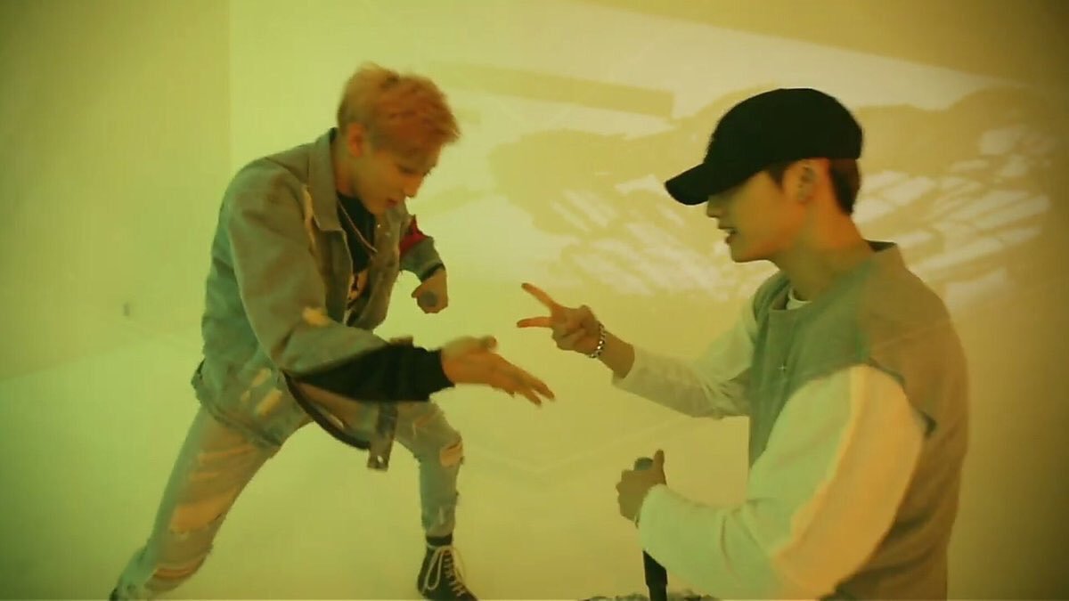 pipopanb's tweet photo. วงวารคือจะไม่ออกอย่างอื่นกันเลยใช่ไหม
✌🖐😘😘🐊🐍💚
#MarkBam https://t.co/2Ie8y86nyR