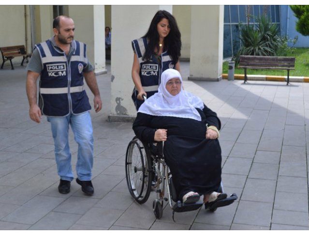 Ayşe Senaya
Furkana
Nurdan Hanıma
Bu teyzemize iyi bakın 

"Gün gülecek adalet tecelli edecek"

SessizKalmaZulmeOrtakOLMA