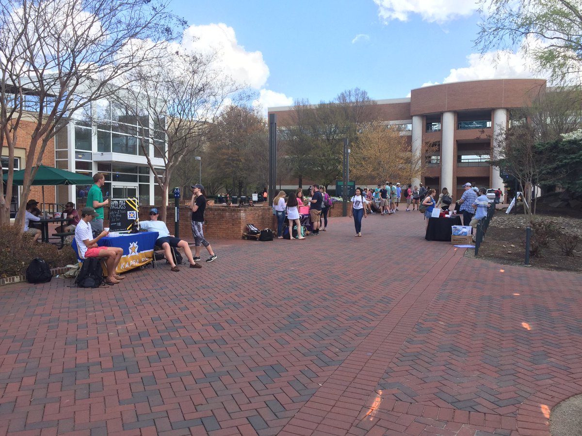 We have <a href="/PiKappUNCC/">Pi Kappa Phi UNCC</a>, @SigmaKappa_UNCC &amp; @SigmaKappa_UNCC out in front of Prospector raising money for various charities. Come support #UNCC!