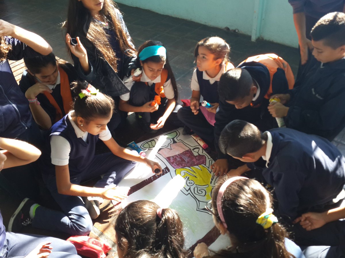 rufes1969's tweet photo. U.E.E las Minas haciendo apertura a la semana de Ed. Especial toda la escuela haciendo carteles (día lunes )  @carlaguerra5 @sergiobasalo https://t.co/Ycp5KUz4bv