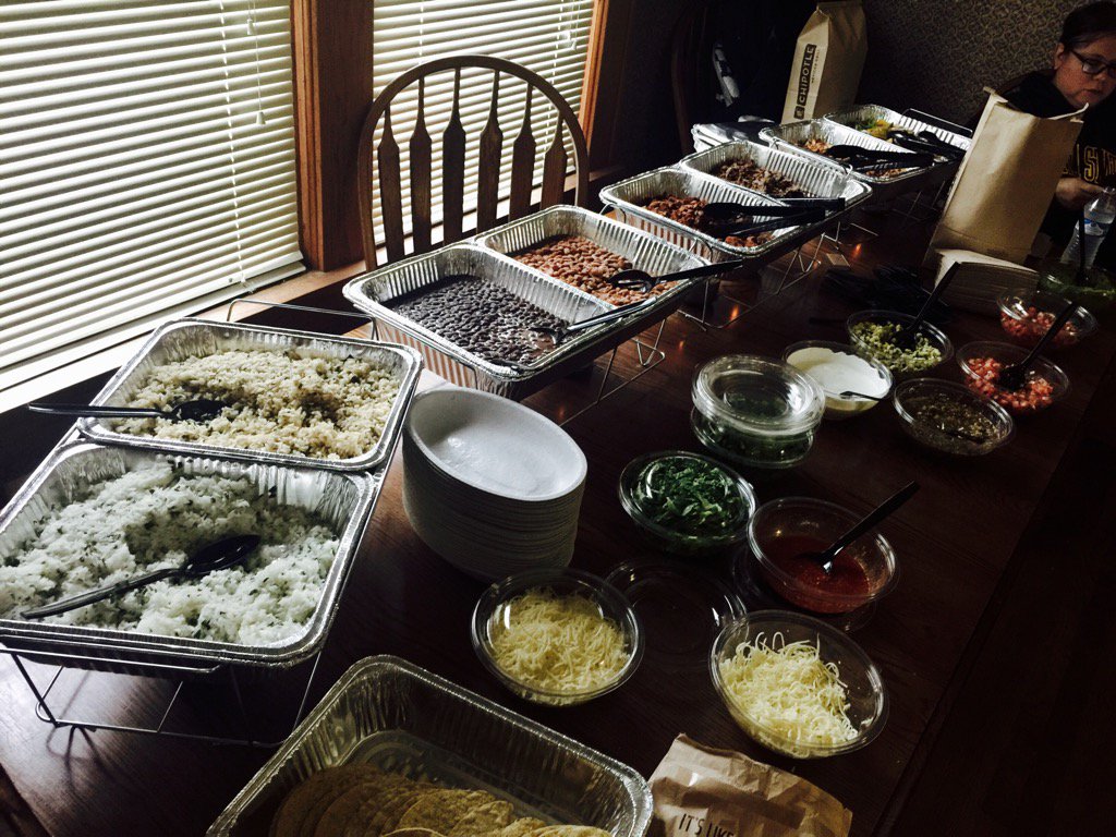 DreKahmeyer's tweet photo. S/O to Chipotle Rewards though #Free #Chiptopia https://t.co/CQG2qWHwaN