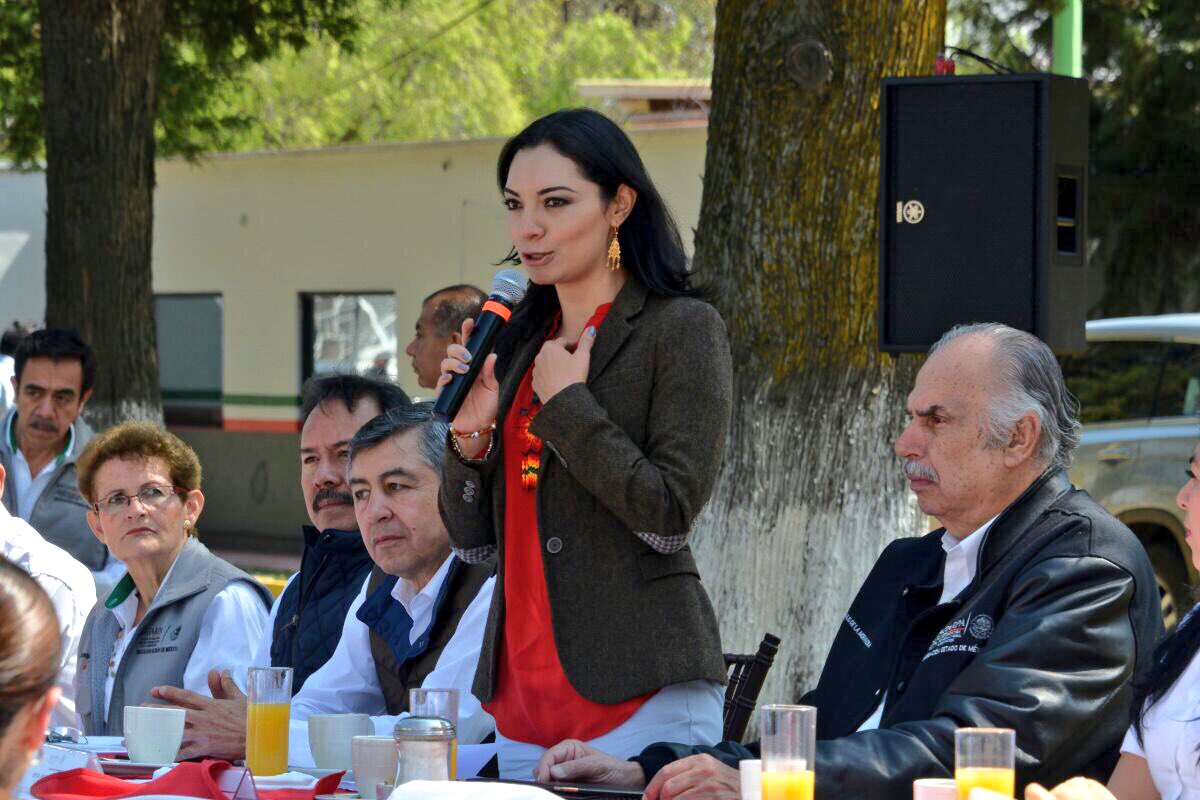Mely_Romero's tweet photo. Gracias compañe@s de la Delegación @SAGARPA_mx #Edomex por hacer equipo y seguir transformando la vida de las familias del campo mexiquense! https://t.co/tblpFewnHp