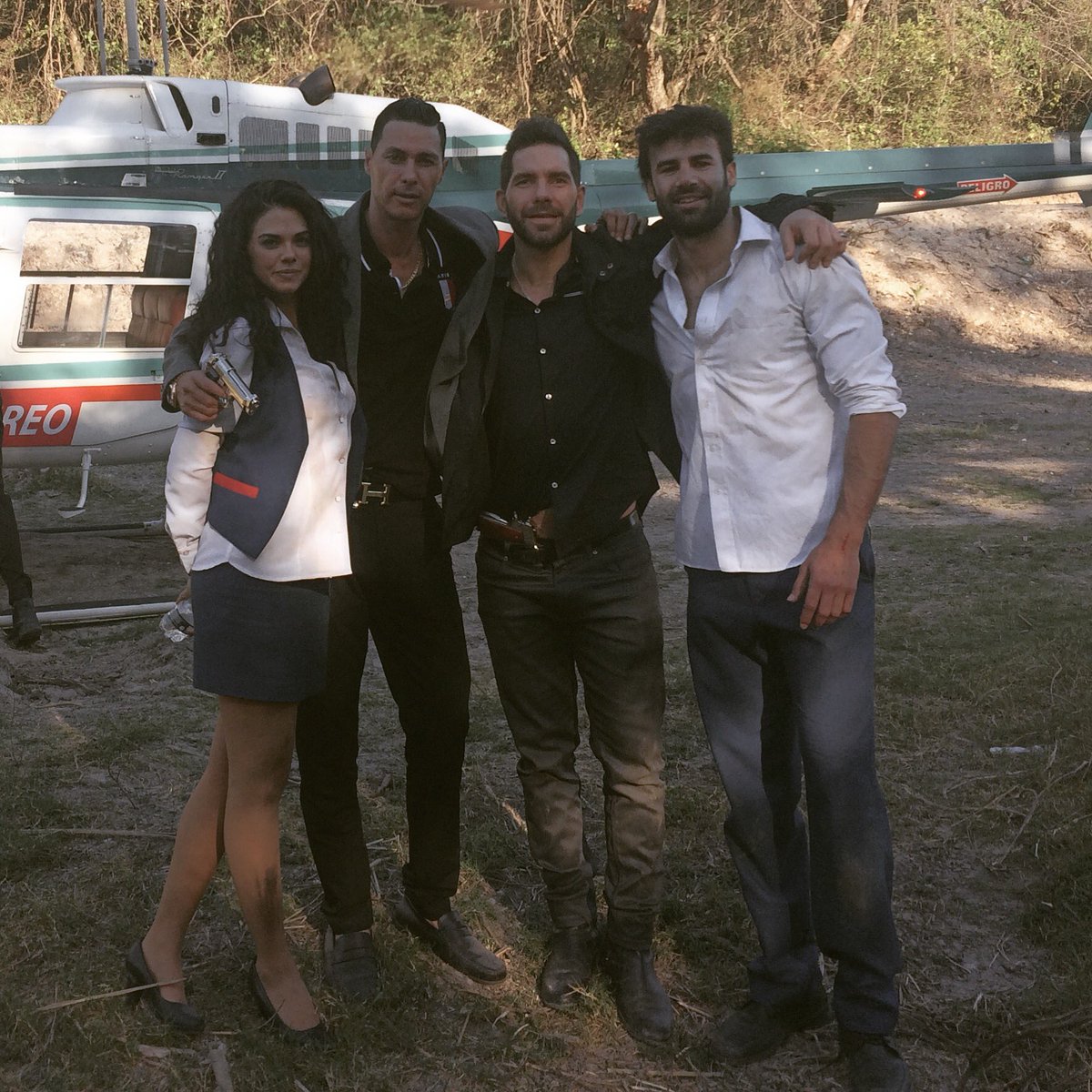 mauricioaspe's tweet photo. @LiviaBritoP @ArapMX @juancolucho5 @univision #LaPiloto #Mena #Yolanda #John #ElAzafato https://t.co/fQYeUZxXkq
