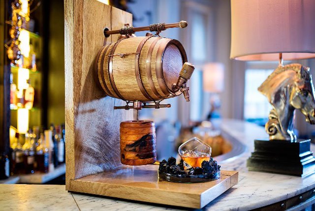 SquareMeal's tweet photo. .@Langham_London's world-famous #Artesian bar has an all-new team – read our verdict here https://t.co/F9auDNT6Vz #ArtesianBar #London #bars https://t.co/zV8ozg2fBN