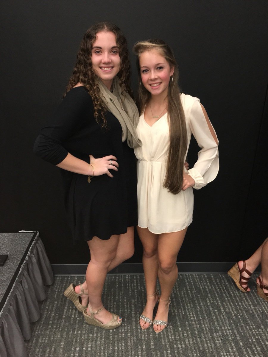 Ltharrington5's tweet photo. Happy Birthday Margo!! I can't believe this year was the last year I'd play volleyball with you. You're gorgeous and I love you!!!! 💖 https://t.co/h4CYPhK4Sn