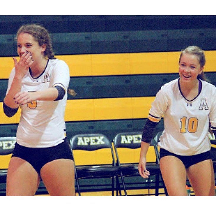 Ltharrington5's tweet photo. Happy Birthday Margo!! I can't believe this year was the last year I'd play volleyball with you. You're gorgeous and I love you!!!! 💖 https://t.co/h4CYPhK4Sn