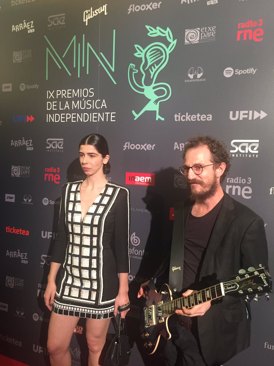 Los primeros invitados ya estan llegando y listos para la gala. Siguela en directo desde <a href="/flooxer/">Flooxer</a> #PremiosMIN #2017