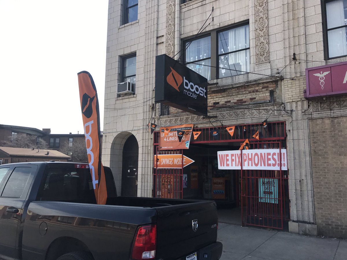 BoostNoLimit's tweet photo. Boss's truck + Boost Flag = advertising the right way. #boostmobile 3167 w Madison. Madison &amp; kedzie. @rendon0731 https://t.co/rfhaaw1Y4n