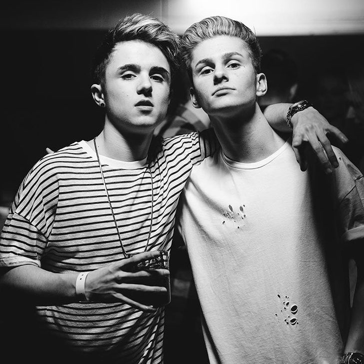 LeeHinchyUpdate's tweet photo. @ItsLeeHinchy w/ @JakeJMitchell via instagram! https://t.co/dTjZW55abs