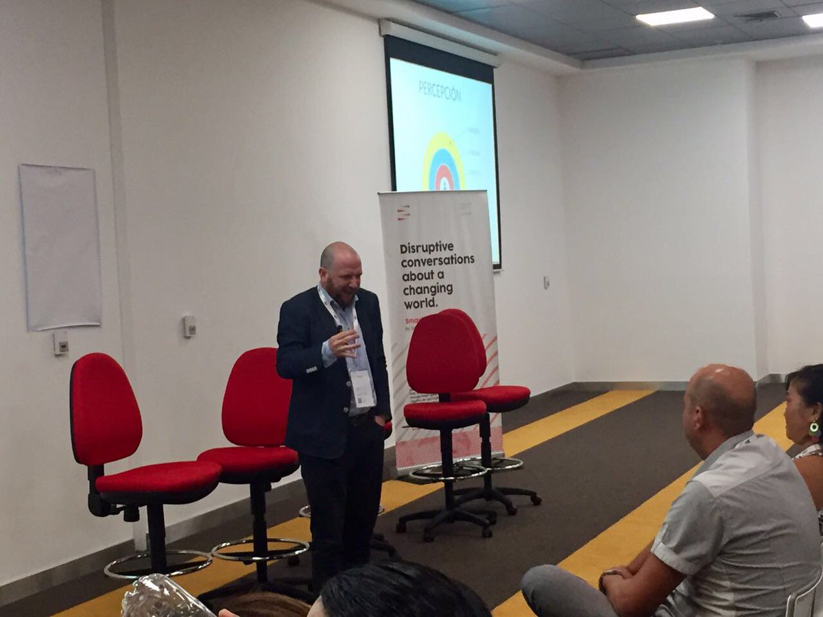3goffice's tweet photo. Última conversación con @alex_rrebrand @rretuit sobre cómo innovar desde el sentido en el sector retail. #SensemakingInnovation en #rdcLima https://t.co/R5WFnwgwhK