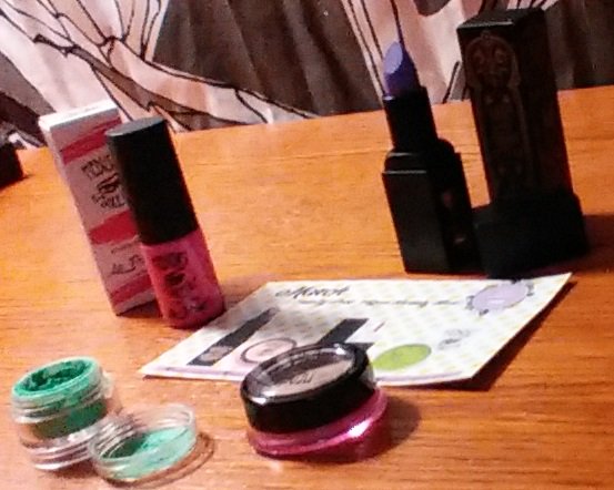 Lemonroadz's tweet image. Check out the Beauty Trove Blog's #unbagging of #March #makeupsubspcription to #Medusasmakeup facebook.com/BeautyTroveBlo… #crueltyfree #Vegan