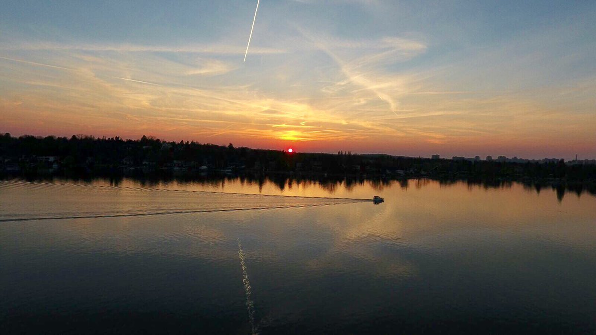 PolReporter's tweet photo. #ScharfeLanke #Spandau: Und wieder geht ein schöner Tag zu Ende https://t.co/vcaVC8KJol