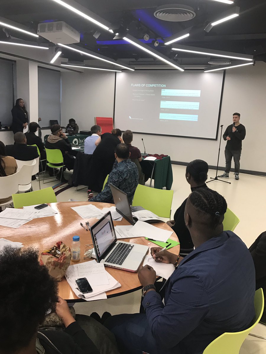 First back is Nabil pitching @whitecrowmusic_, an online store that sells #hiphop and #rap instrumentals! @BucksNewUni