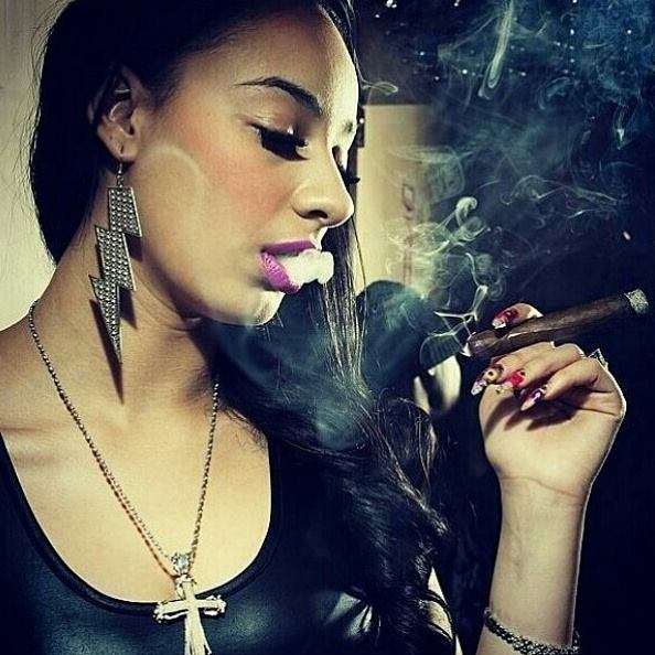 smokesjokesusa's tweet photo. #SmokesAndJokes Live at #PipesAndPleasures on #CincoDeMayo (05.05.17)
#Columbus #Ohio come get some! :-) https://t.co/5SEFsQbVQJ