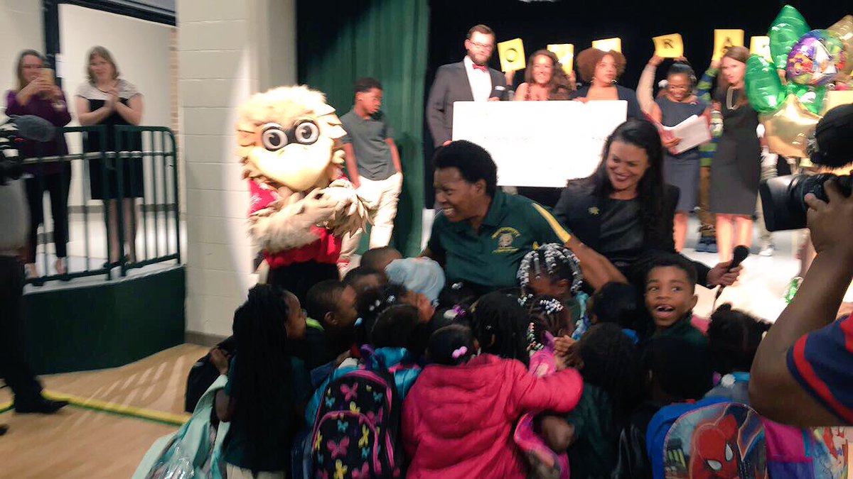 apsupdate's tweet photo. Last surprise of the day! Congratulations to Atlanta Families Award recipient Shirlene Jones of Boyd Elementary! #Surprise2017 @ATLsuper https://t.co/DkQkHn7IeI