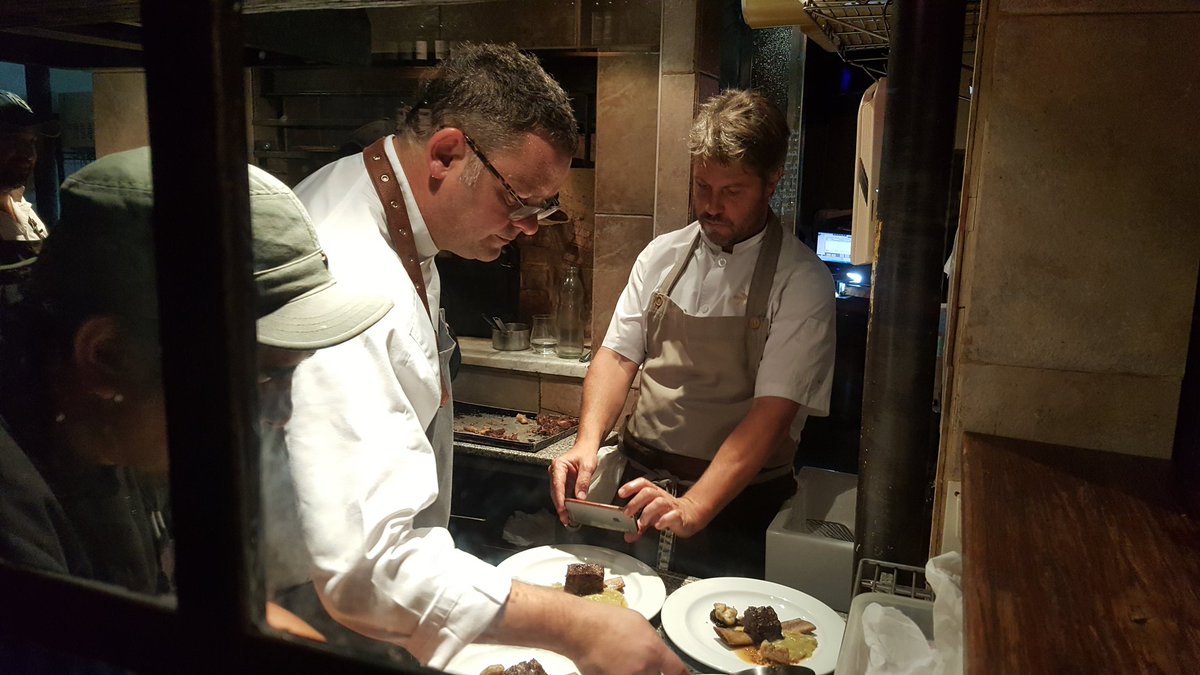 Almuerzo top  en Pura Tierra. Con Martin Molteni y el chef de Paraguay, Rodolfo Angenscheidt #fusionlatina @bodegaluigibosca <a href="/VanidadesArg/">Vanidadades</a>