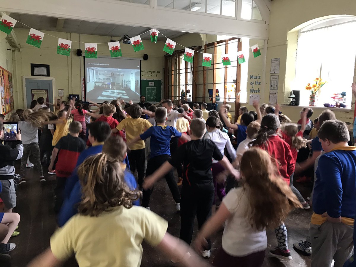 caradogprimary's tweet photo. Such Fun today #thebodycoach #HealthySchools #Exercise #JuniorFun 🏃🏼♀️🏃🏻🥊🤸🏼♂️🏋🏼♀️ Well done- great effort by all! https://t.co/iNzZEARXhL