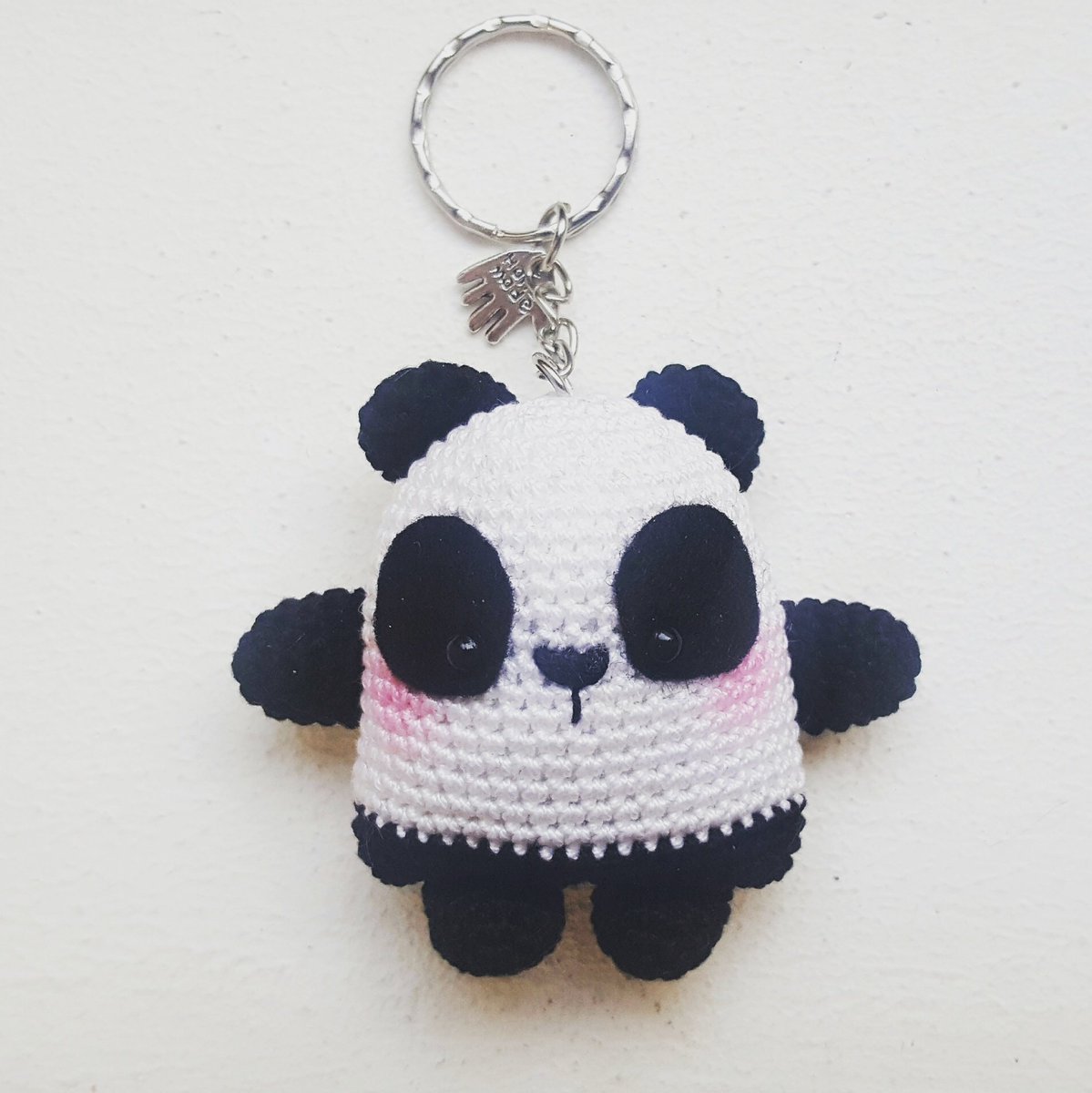 jny87000's tweet photo. Porte clef panda !!! #panda #handmade #madeinFrance #crochet #lesideesdejenny #faitmain https://t.co/Z3WF9aFE6S