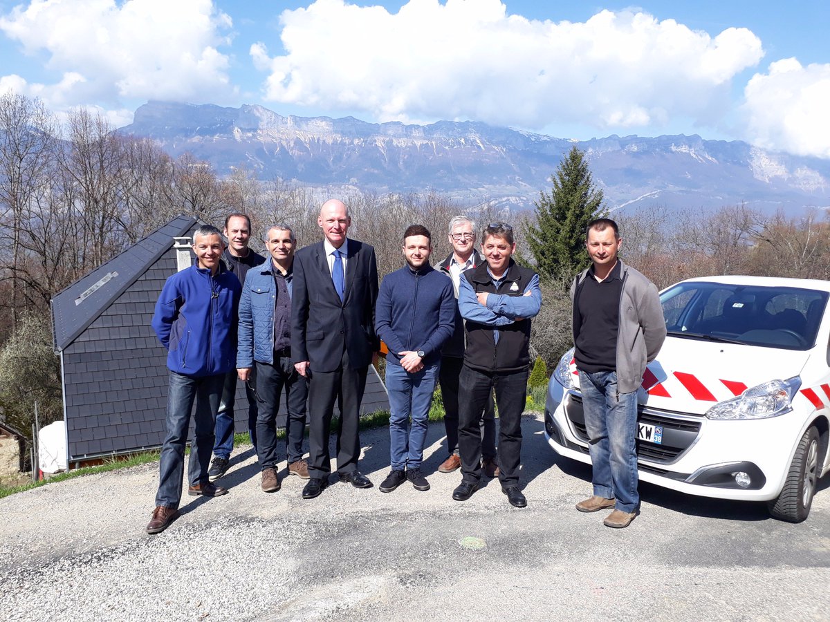 Bertrand_LACHAT's tweet image. J'inaugure avec le Maire d'#Hurtières M. Bouchet Bert Peillard et l'entreprise #Serpollet les travaux d'enfouissement du réseau électrique