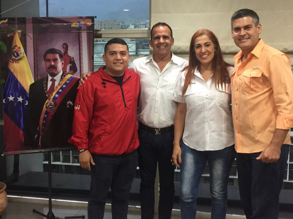 rmessuti's tweet photo. Reunidos por instrucción de nuestro Presidente @NicolasMaduro con @A_Caporale2017 ParaLa creación del "CAIAN" ASISTENCIA MÉDICA ALosArtistas https://t.co/VXREnUxiEQ