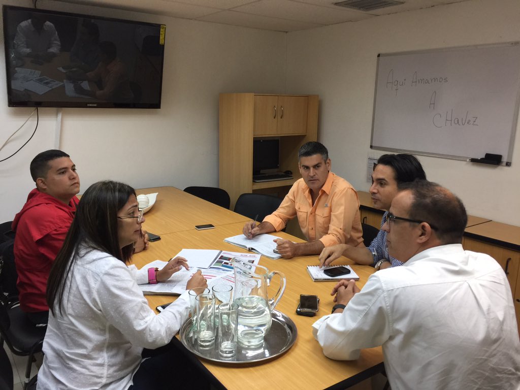 rmessuti's tweet photo. Reunidos por instrucción de nuestro Presidente @NicolasMaduro con @A_Caporale2017 ParaLa creación del "CAIAN" ASISTENCIA MÉDICA ALosArtistas https://t.co/VXREnUxiEQ