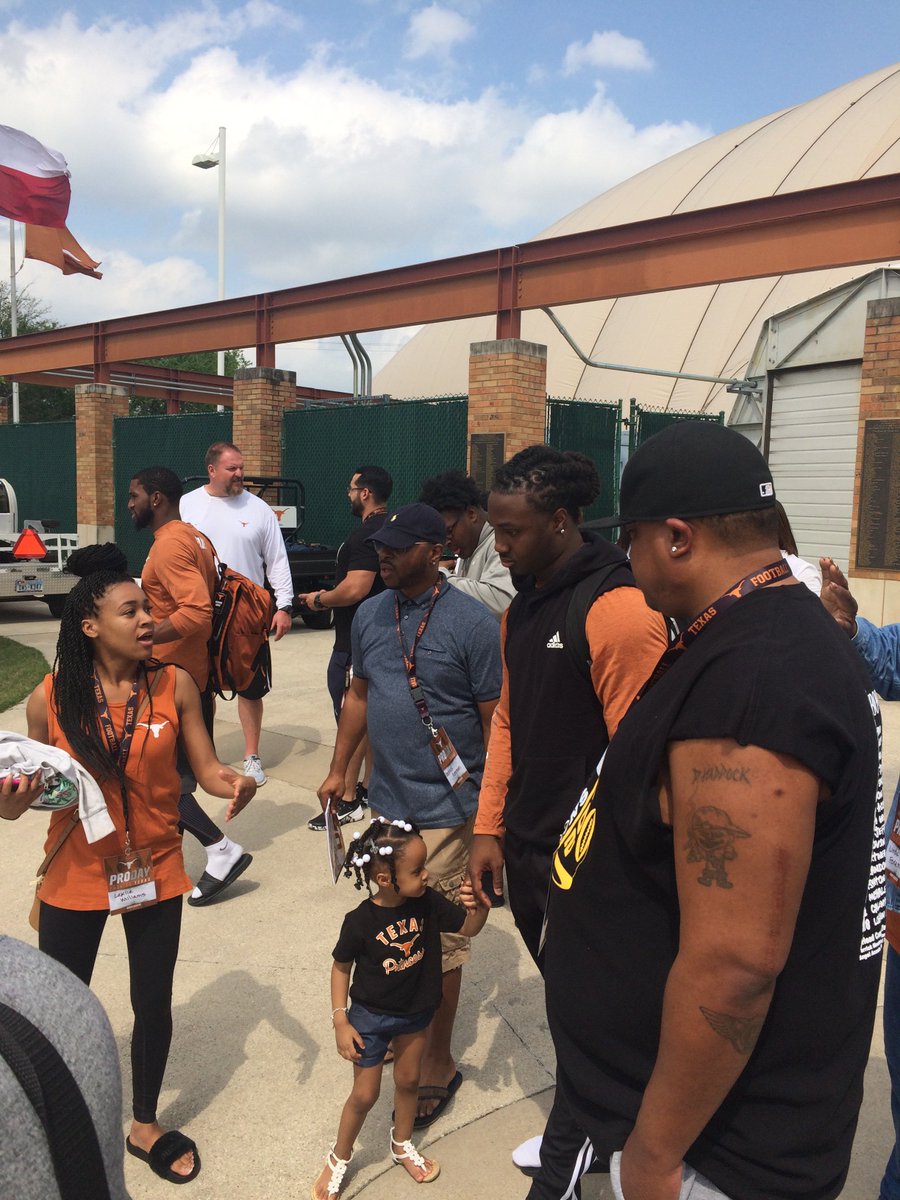 HyghOnFOX7's tweet photo. Former UT RB DโOnta Foreman calls it a day at pro day. #hookem #utproday https://t.co/N5NFUX2Kdr