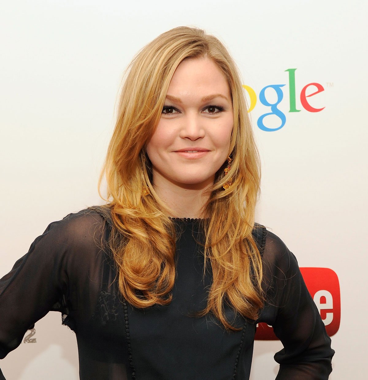  ON WITH Wishes:
Julia Stiles A Happy Birthday! 