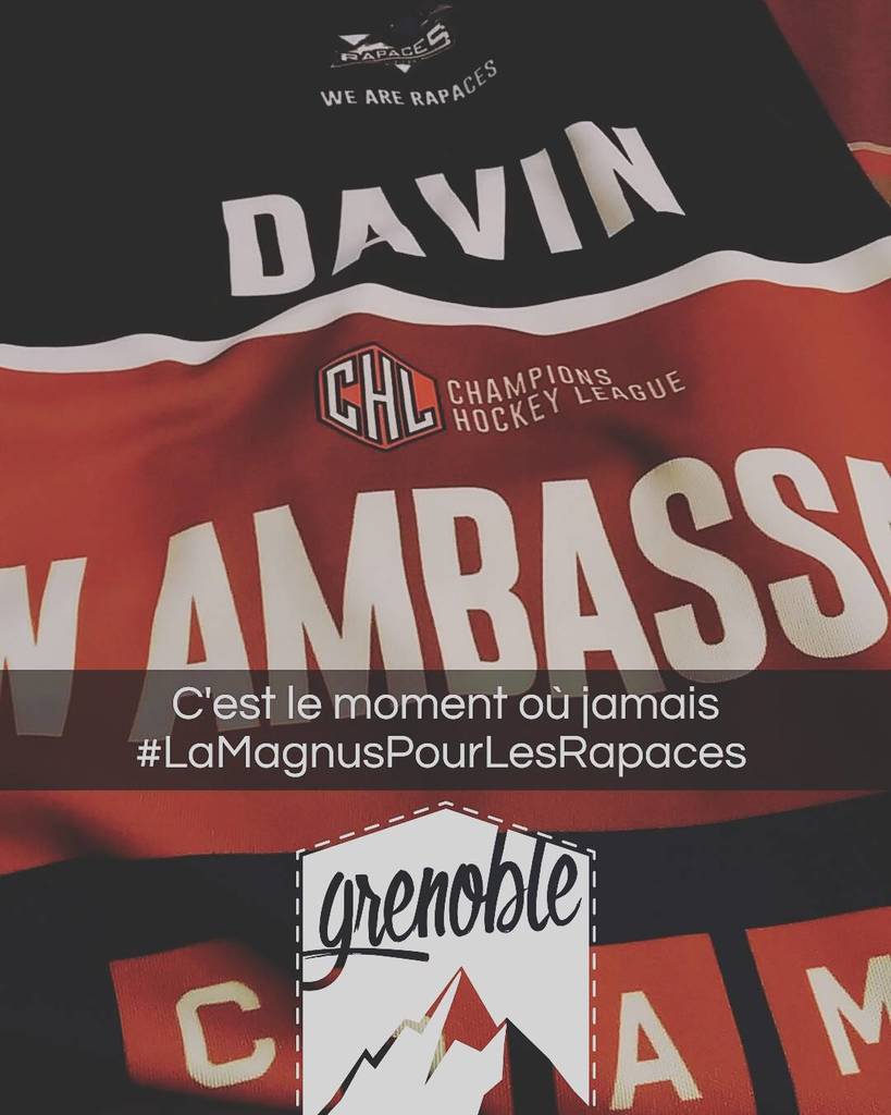 MatthieuDavin's tweet photo. Même à Grenoble, il est toujours là ! #FanAmbassador #rapacesdegap #myhautesalpes #SLMHockey #FanSeatGap #igersgap… https://t.co/Bt67raidMj https://t.co/FlISPj4MFs