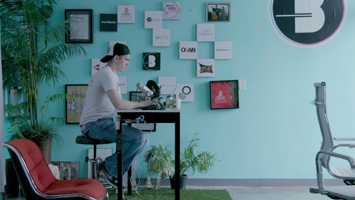 realstrongmama's tweet image. Meet the Blogger Chronicling His Life with HIV - Daily VICE - VICE Video StrongMamaBlog.com/article.jsp?na… #JoshRobbins #vice #NoStigma