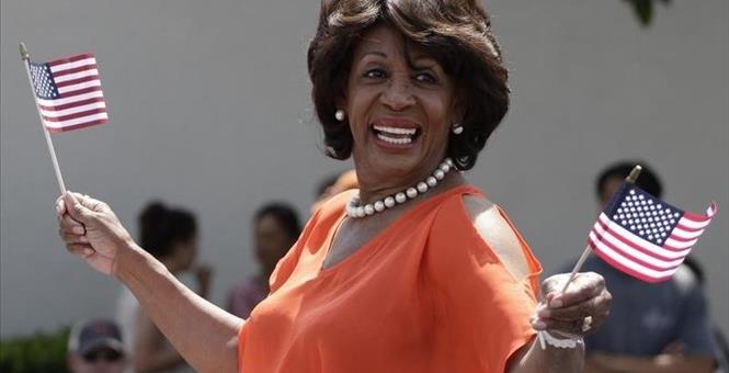 RedTRaccoon's tweet photo. RETWEET SUPPORT FOR MAXINE WATERS
Bill O'Reilly, real men don't attack a woman's image because he doesn't agree with her politically. https://t.co/6A1oyOCdXT