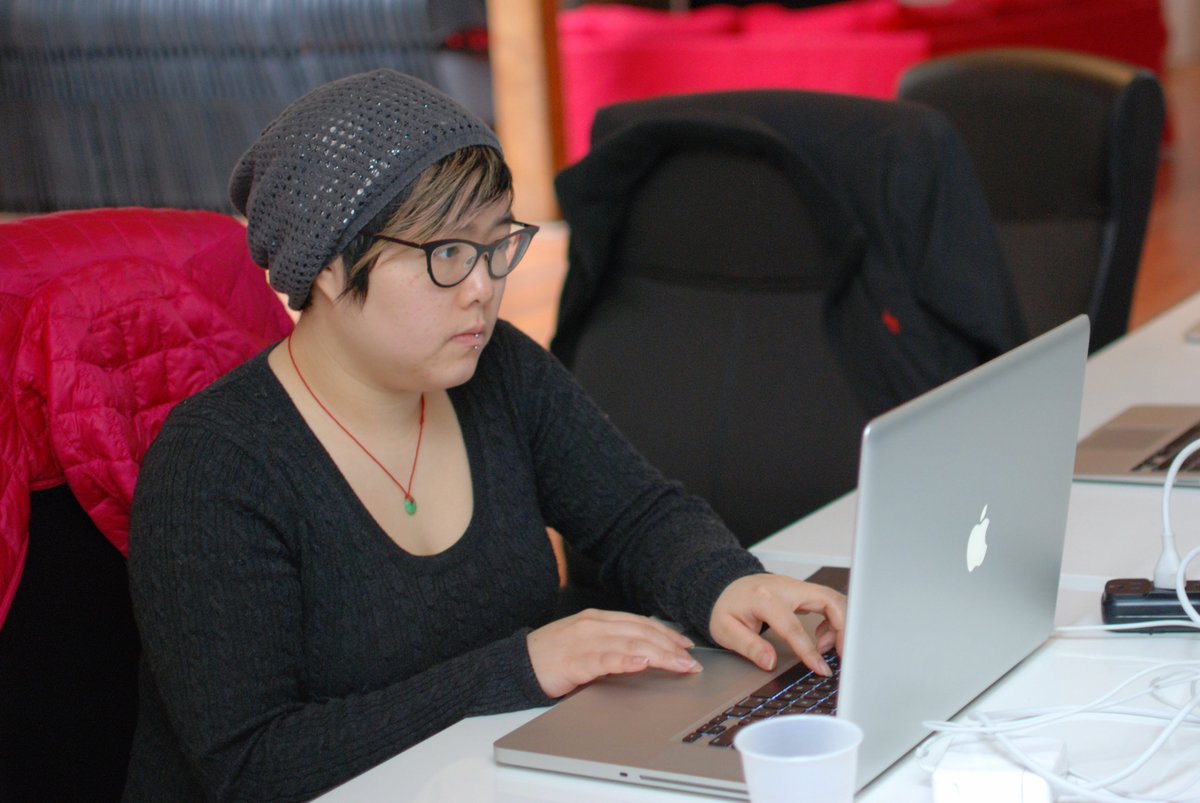 CodeCoreCollege's tweet image. Cohort 17 student @lensflaaare getting her focus on! 👊👊

#CodeCoreLife #KeepOnCoding