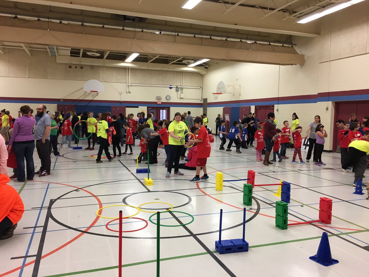 nineteen_mktg's tweet photo. We visited the Barrie #PAHL Sports Festival today to support our client @SOOntario! Nice to see so many smiling faces in our tshirts! https://t.co/UNtVCMvfCk