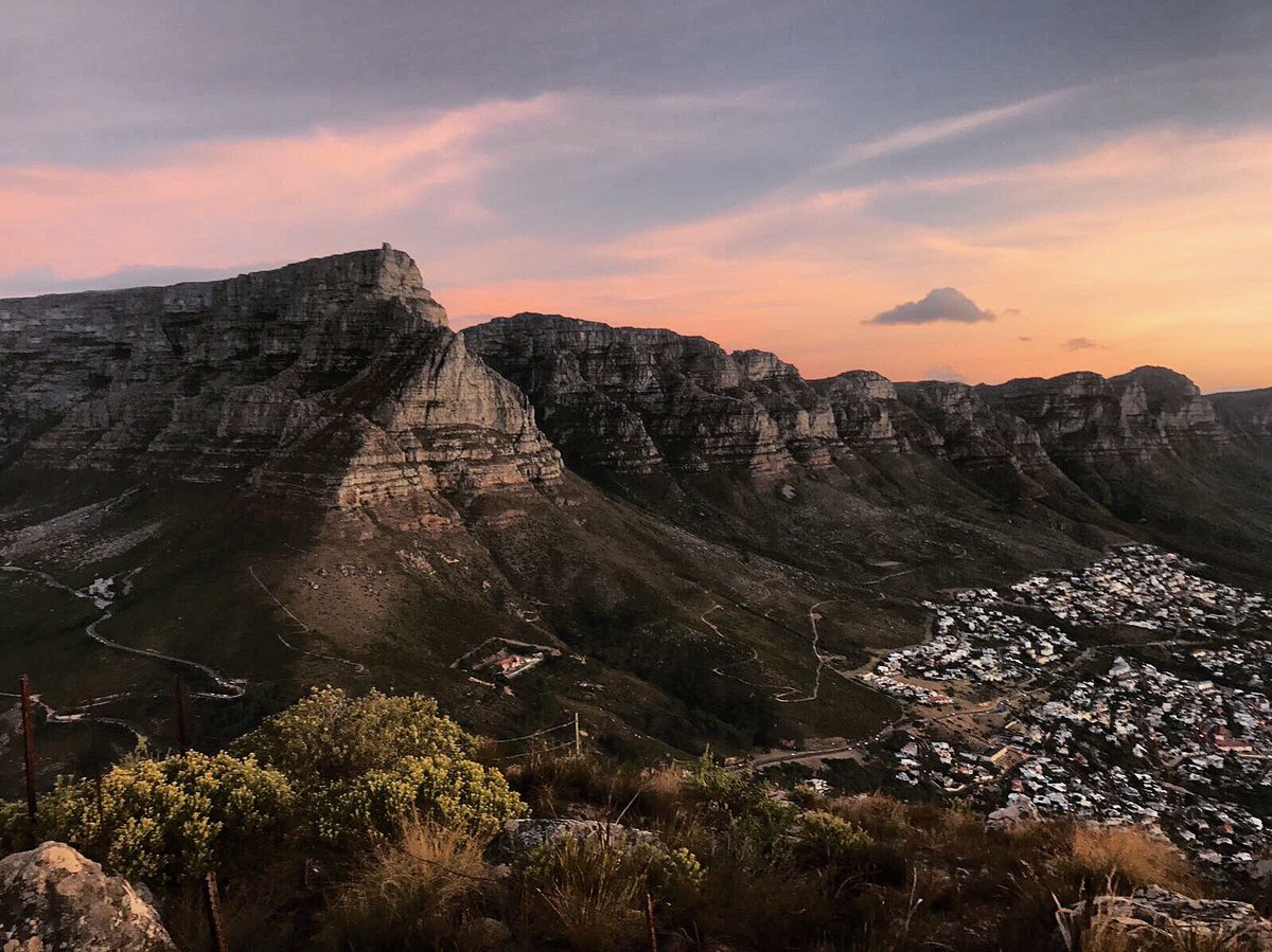 oliverproudlock's tweet photo. Blown away by this incredible view of Table Mountain from Lions Head at sunset tonight. ❤ @VisitSA_UK #capetown #tablemountain https://t.co/GWr429HOiY