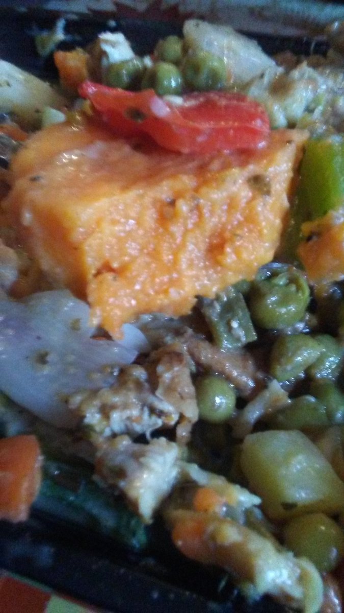 DoreneShaver1's tweet photo. #homestyle #delicious #dish i #made #chicken #sweetpotato #whitepotato #onion #bellpeper #carrots #peas #slowcooked #nosalt #Italian https://t.co/96rNjDB5uF